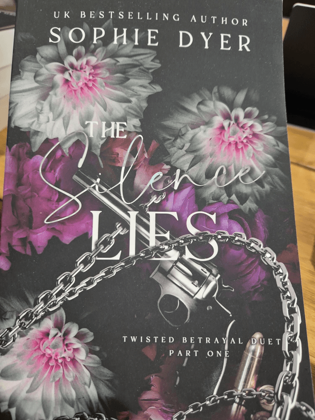 The Silence lies by Sophie Dyer — book cover